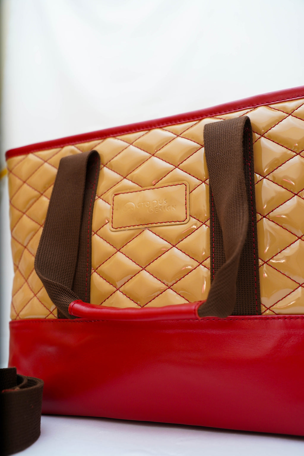 Sac designo beige rouge