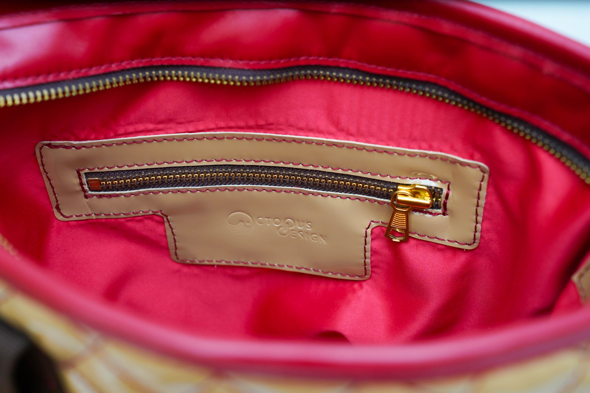 Sac designo beige rouge