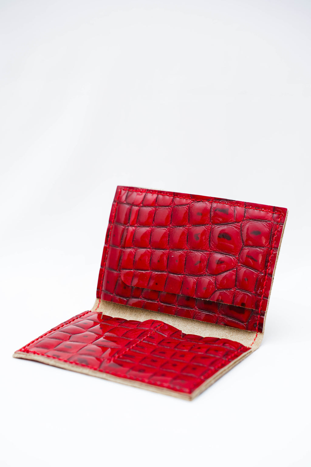 Portefeuille rouge                             Cuir gaufré vernis