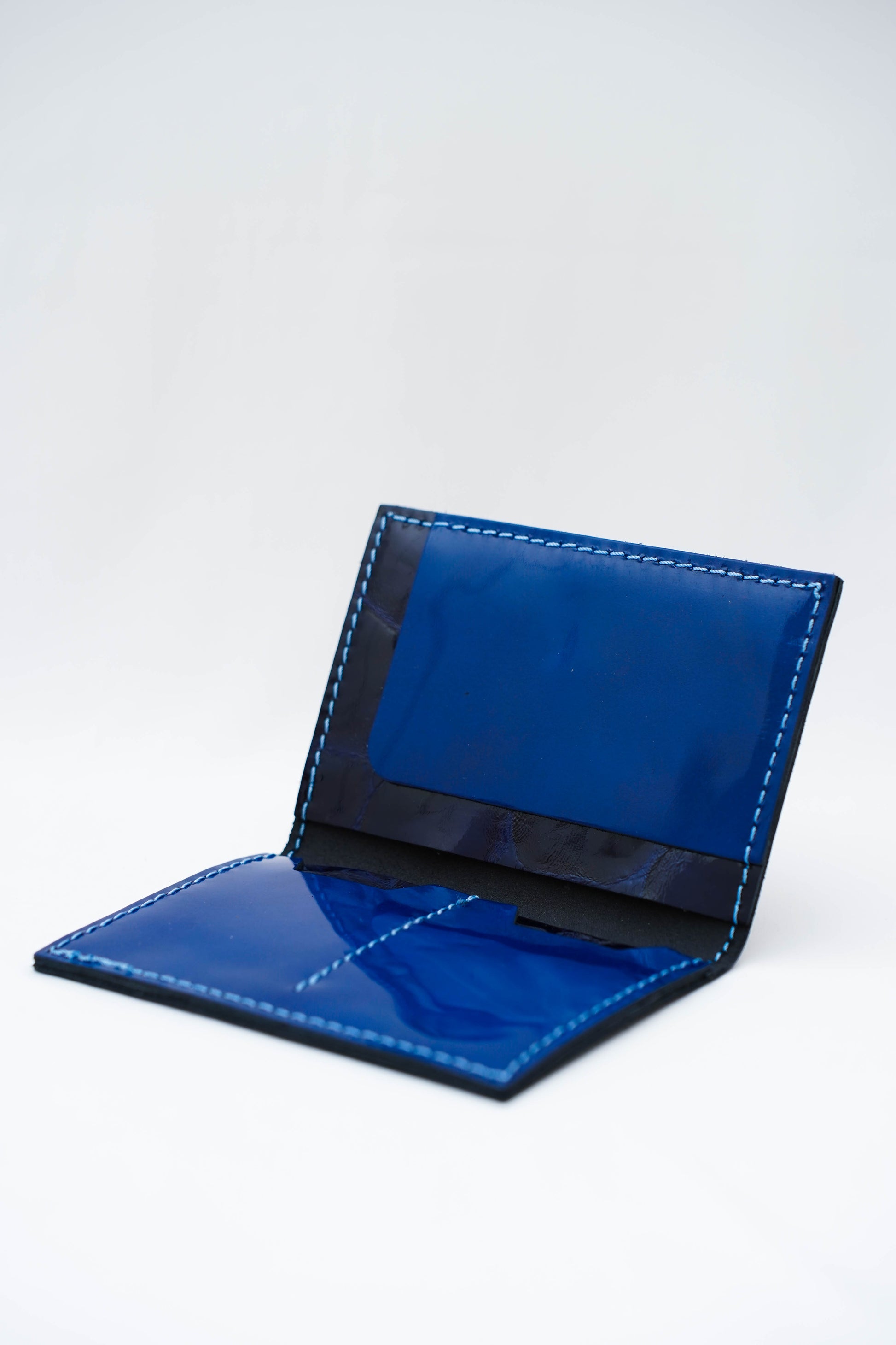 Portefeuille                                      Cuir bleu vernis